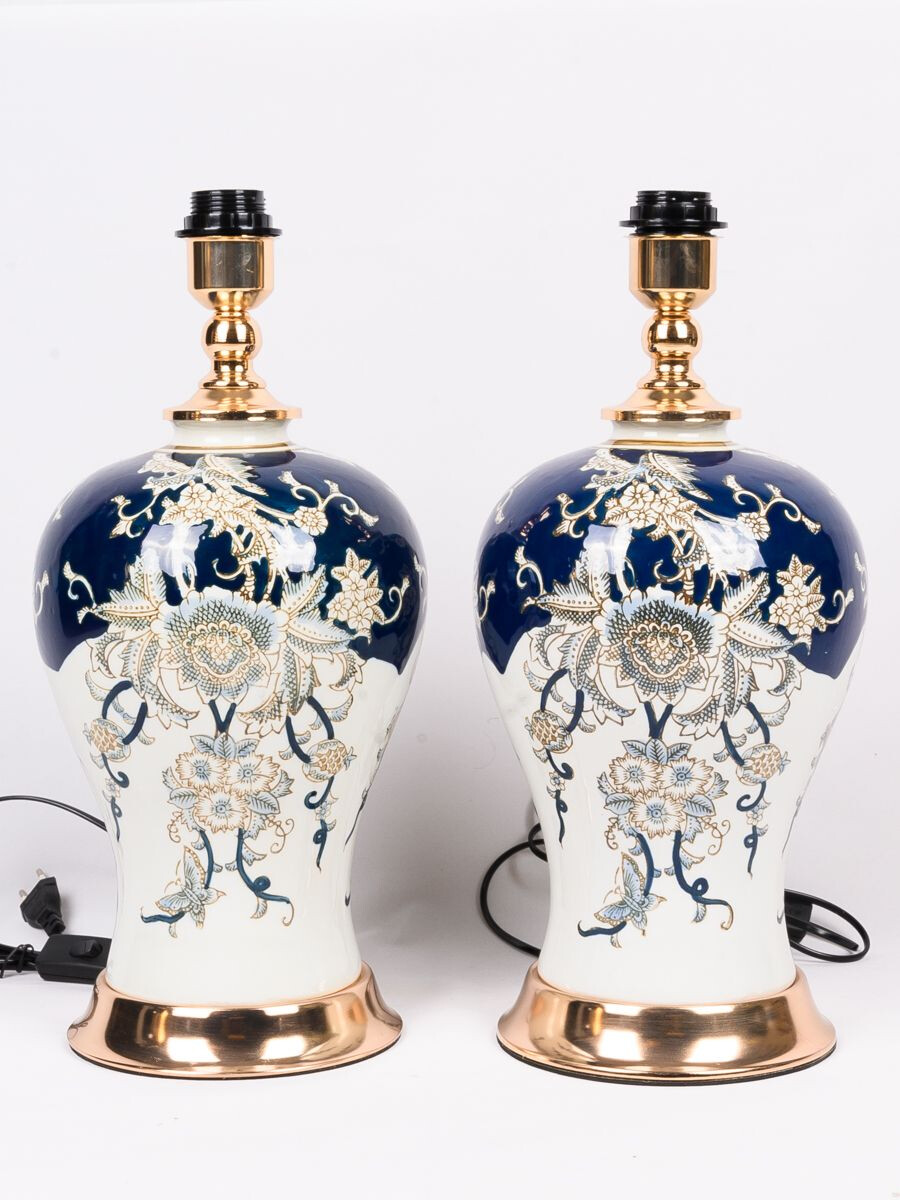 Traditional Blue and White Ceramic Table Lamps Medium