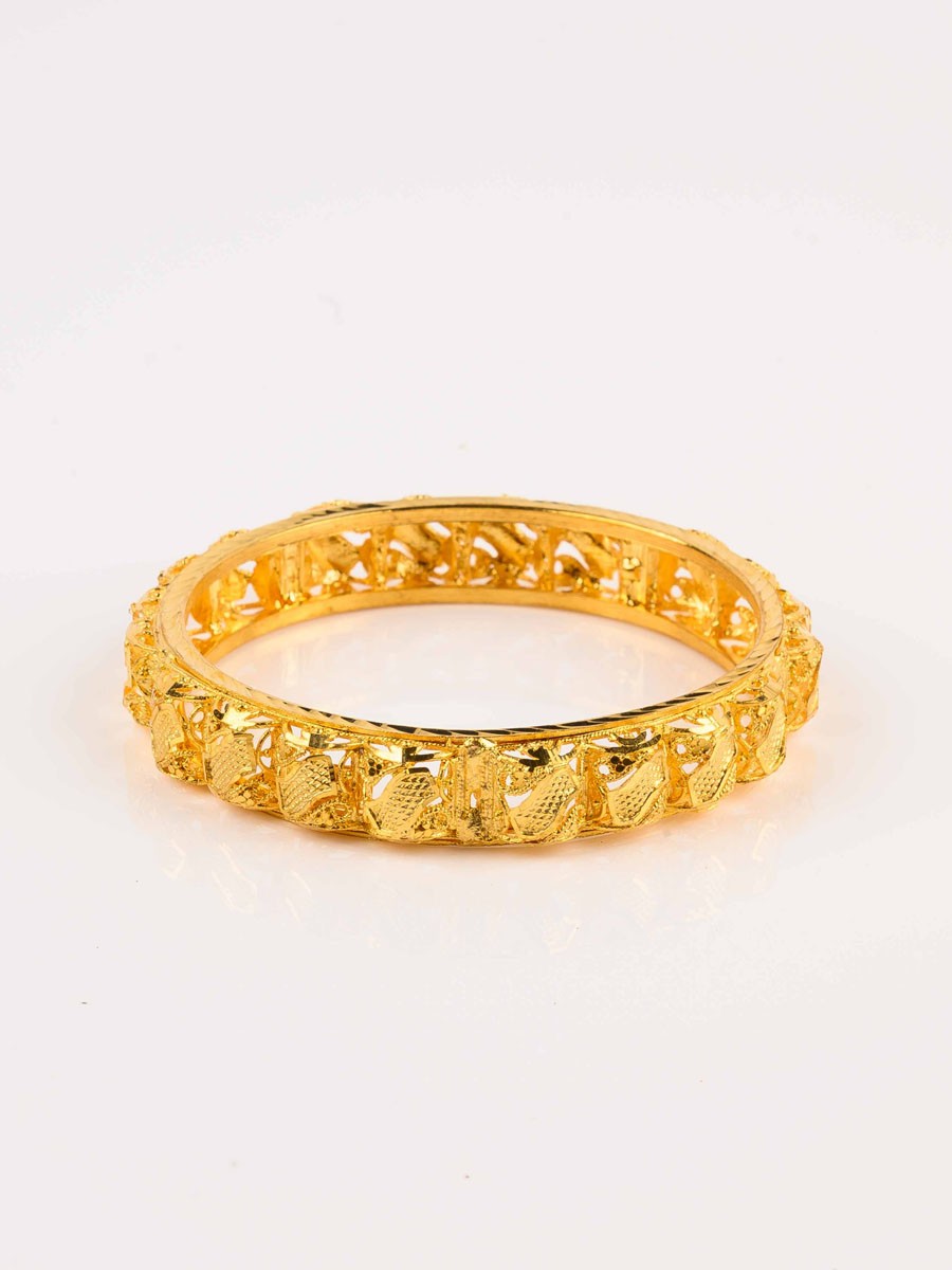 Dazzling Gold Plated Bangle (Kara)