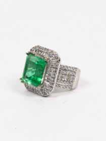Emerald Zircon tapered Ring