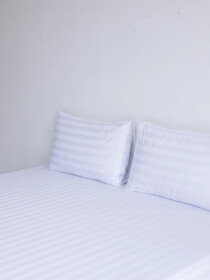Daisy Luminous White Bedsheet Set