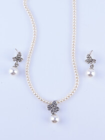 Pearl Necklace With Earrings